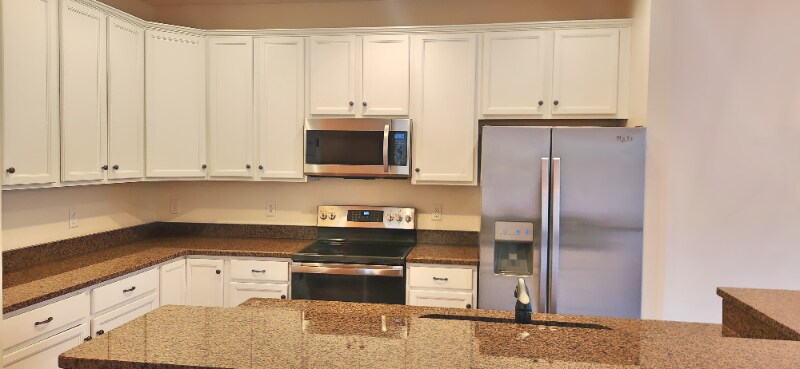 Building Photo - 208 Pointe Oakwood Way