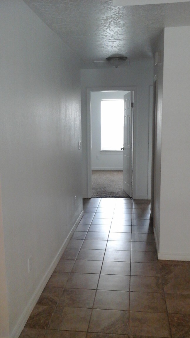 Building Photo - 1618 S Ave G Ave