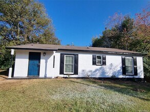 Building Photo - 2039 Winona Ave
