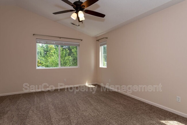 Building Photo - 292 NE 66th Ave