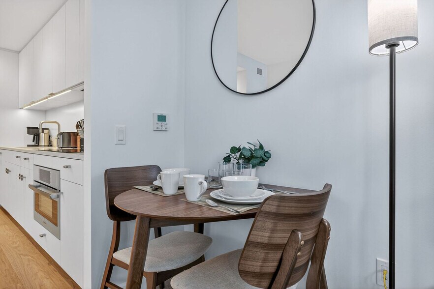 Building Photo - 16 Dupont St