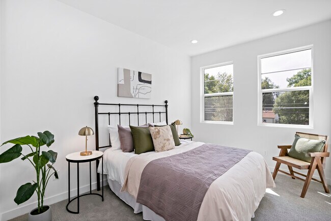 Building Photo - 1419 Benton St