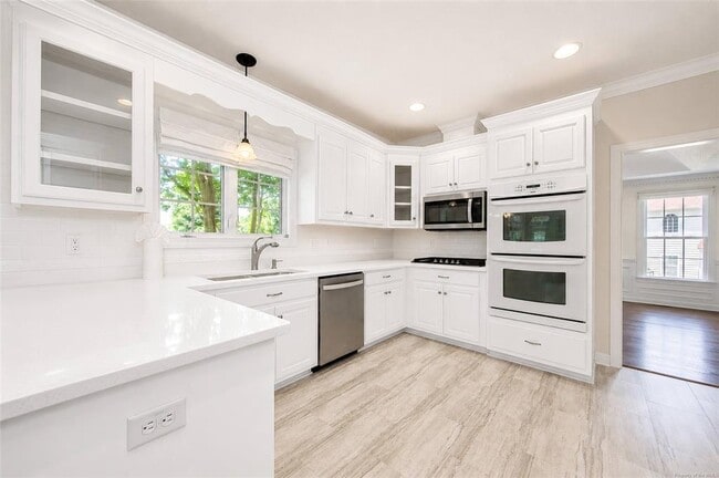 Building Photo - 3948 Penzance Pl