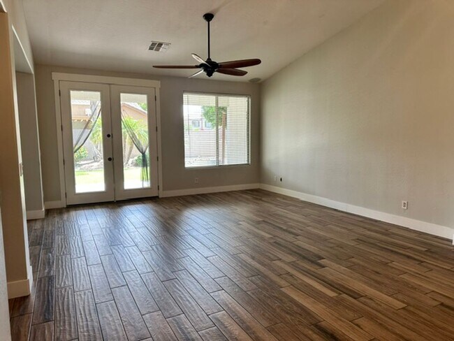 Building Photo - Beautiful Remodeled Cortina Home, 2310 sq ft, 4-bed, 2-bath home with a bonus den.