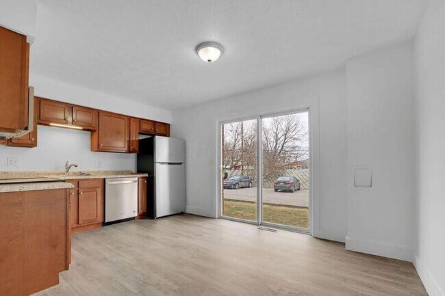 Building Photo - 4056 Carlton Ave