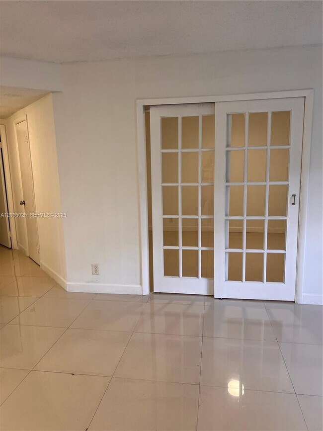 Building Photo - 8290 Lake Dr