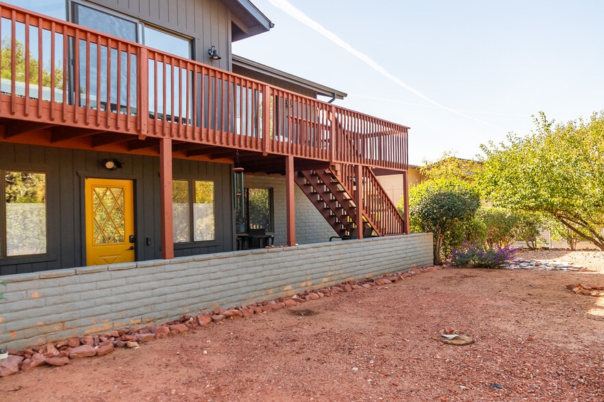 Building Photo - 350 Panorama Blvd