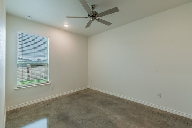 Building Photo - Brand New 3BR Duplex with Modern Concrete Floors & Fenced Yard!