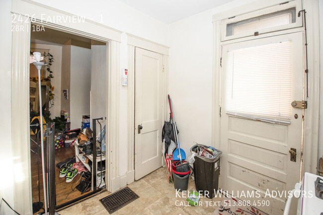 Building Photo - Large 1-2BR apartment in great house on Fa...