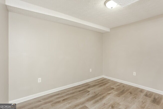 Building Photo - 4818 Clove Dr SW