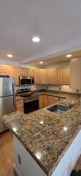 Building Photo - 1472 Albion St