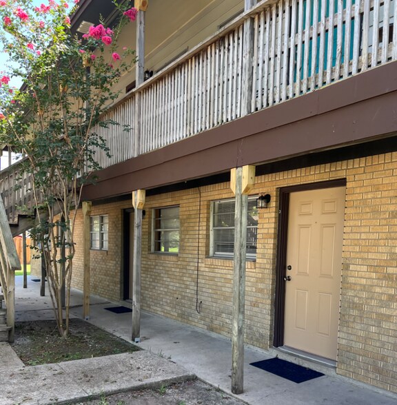 Building Photo - 1708 Holloman Dr