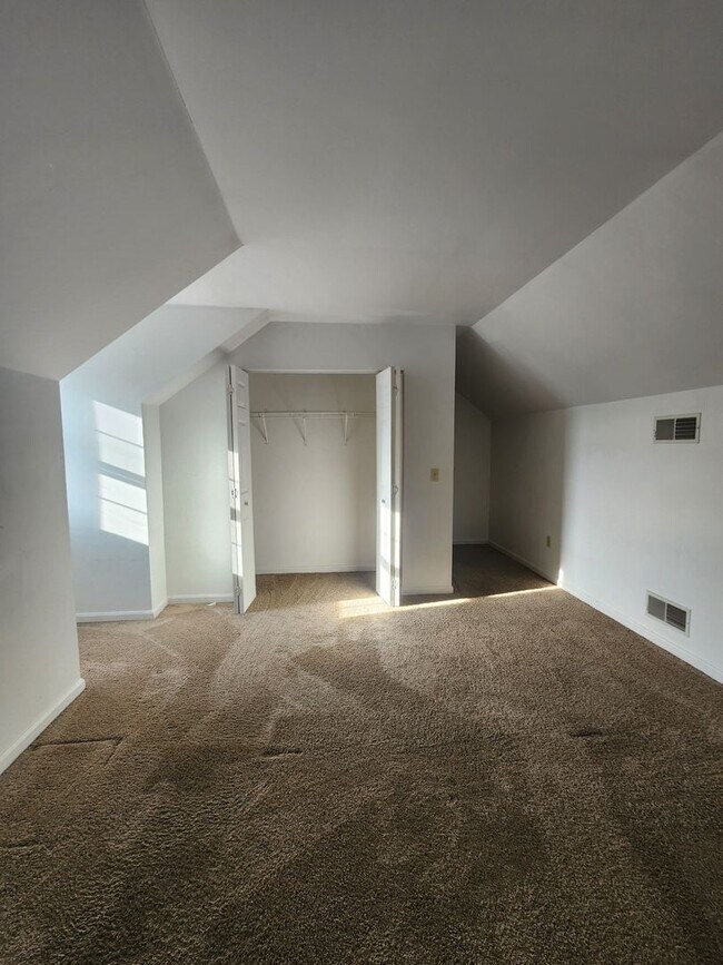 Building Photo - 811 E King St