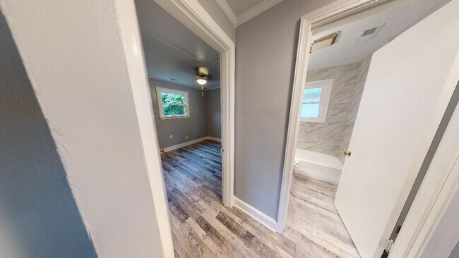 Building Photo - 1619 Bluegrass Ave