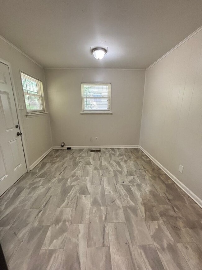 Building Photo - 7406 Twin Oaks Rd