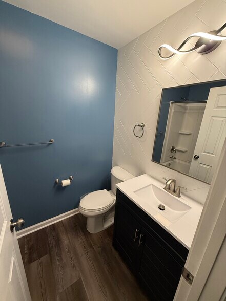 Building Photo - 791 Long Hill Rd