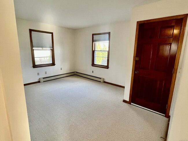 Building Photo - 650 S Pine Creek Rd