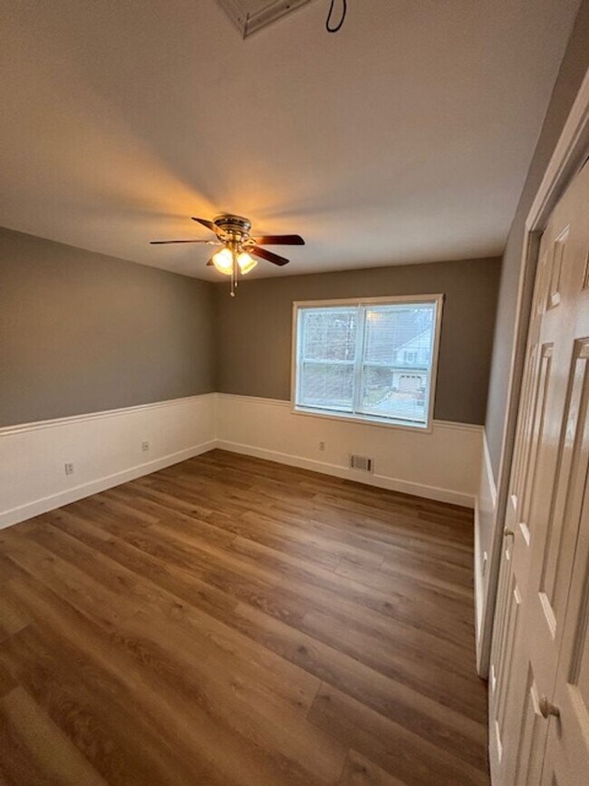 Building Photo - Updated Remodeled Large Open Split-Level Home with Full Finished Basement!