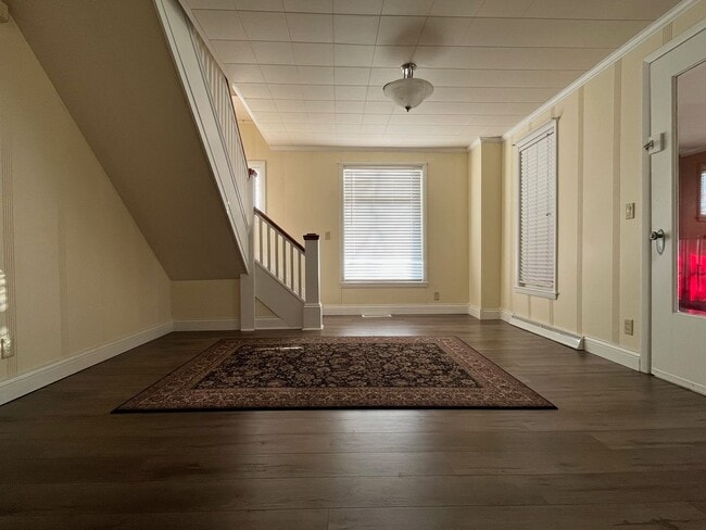 Building Photo - Three Bedroom in Mapleton Local School Dis...