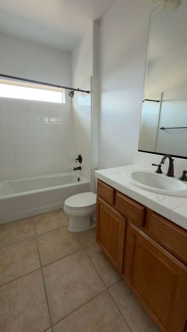 Building Photo - A Perfect Blend of Luxury, Comfort & Style