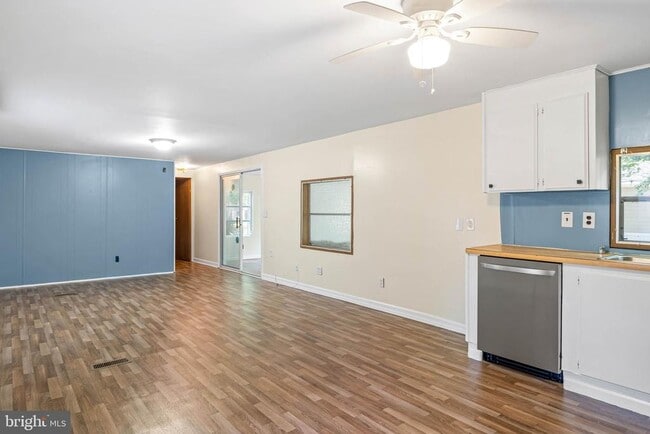 Building Photo - 34490 Virginia Dr