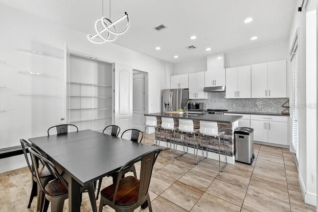 Building Photo - 8443 Karrer Ter