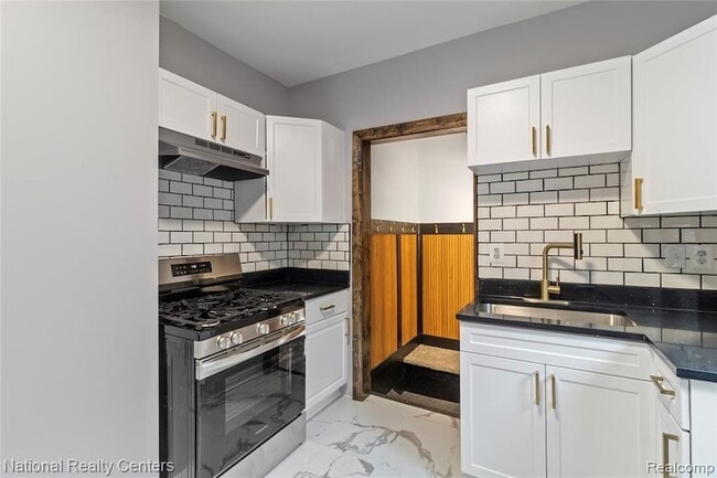 Building Photo - 767 Navahoe St