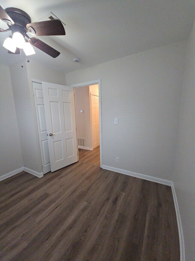 Building Photo - 981 Olympia Dr