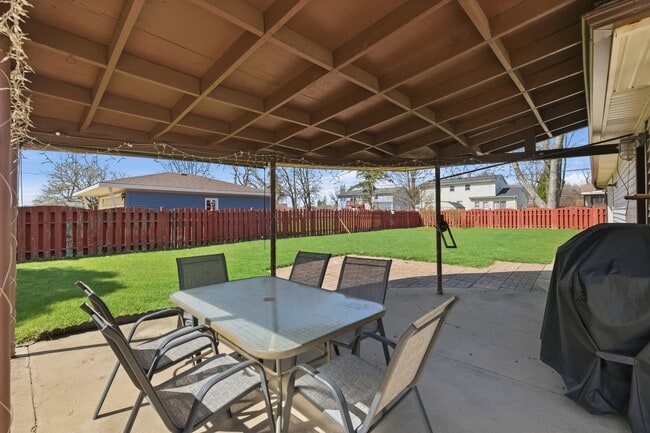 Building Photo - 1506 W Palm Dr