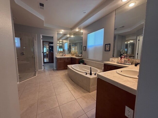 Building Photo - Stonebrook Estates-3 Bedrooms, 3351 SQFT of Luxury & Entertainment