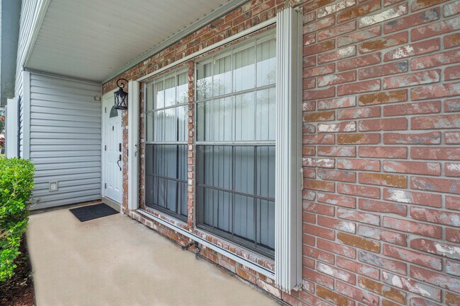 Building Photo - 1350 Riverside Cir