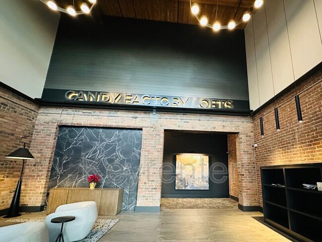 Building Photo - 1060 Worlds Fair Park Dr