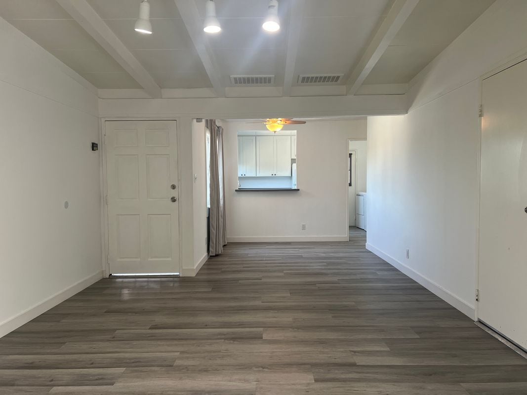 Building Photo - 1728 Larchwood Ave