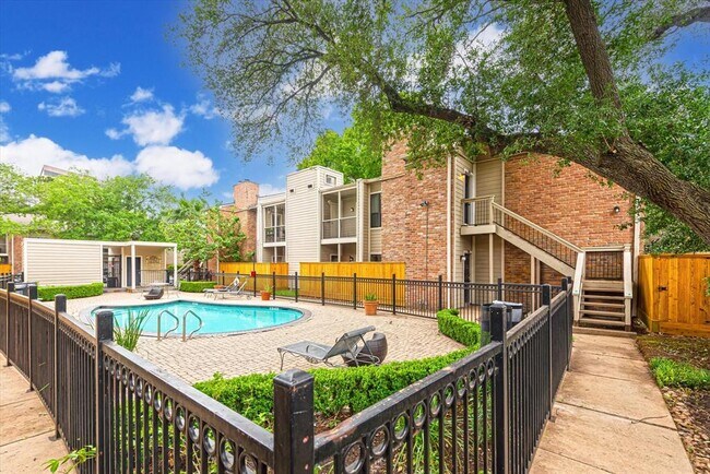 Building Photo - 2001 Bering Dr