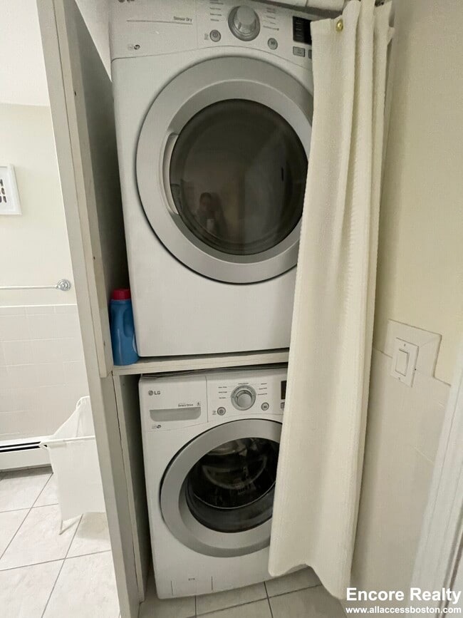 Building Photo - 56 Hobson St