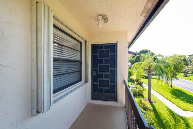 Building Photo - 7920 Eastlake Dr