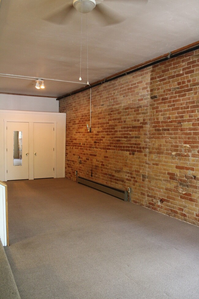 Building Photo - 720 Cooper Ave