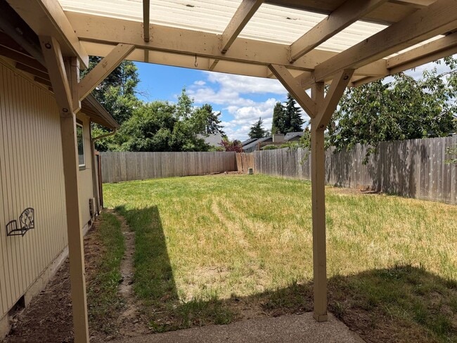 Building Photo - 3 bedroom 2 bath house in Thurston!