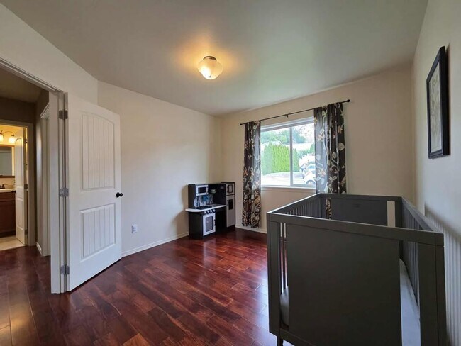 Building Photo - 3950 NE Vista del Rey Dr