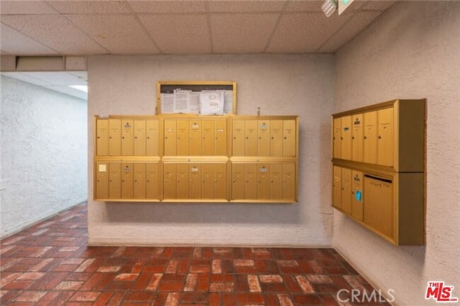Building Photo - 1375 Kelton Ave