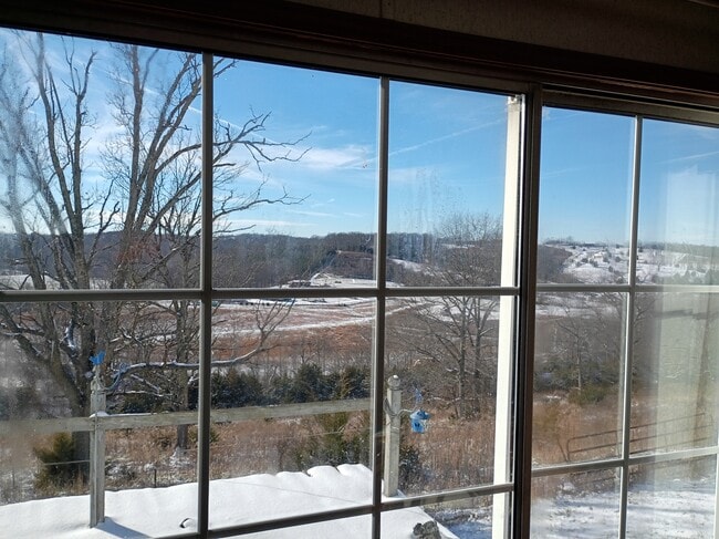 Building Photo - 643 Kelly Rd