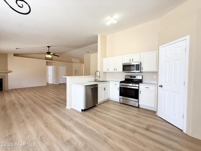 Building Photo - 8561 E Posse Cir