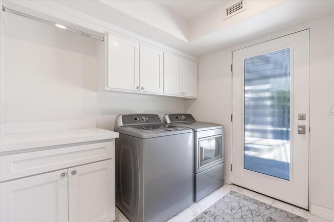 Building Photo - 76140 Fairway Dr