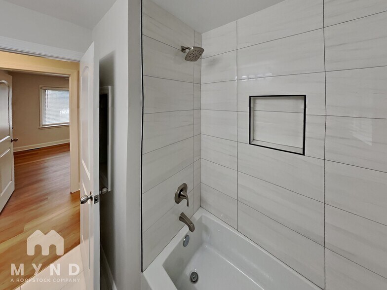 Building Photo - 4110 Broadview Dr