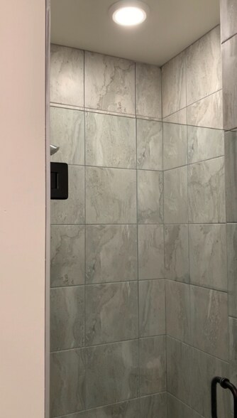 Building Photo - 33 S Lake Ave