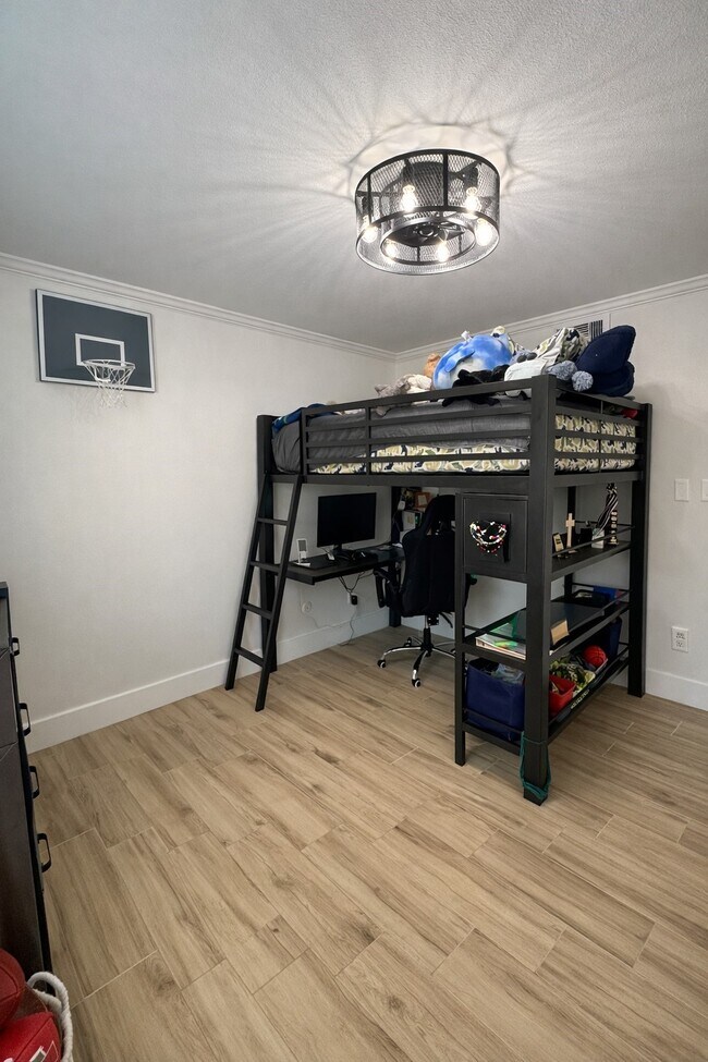 Building Photo - 361 N Post Oak Ln