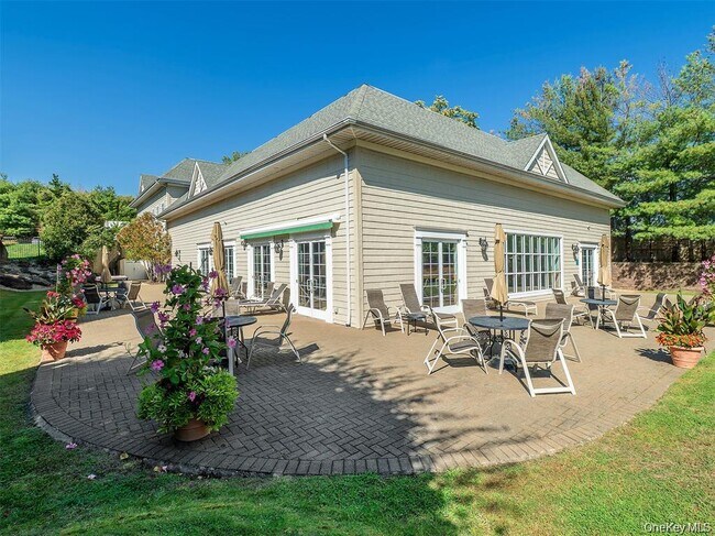 Building Photo - 137 Pond View Dr