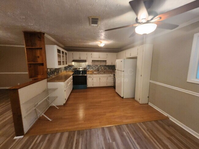 Building Photo - 3856 Cindy Dr