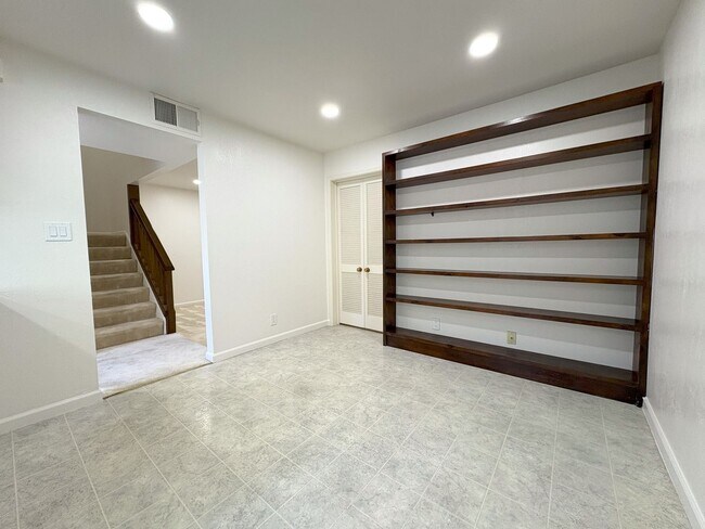 Building Photo - Beautifully Updated 3-Bedroom Townhome in ...