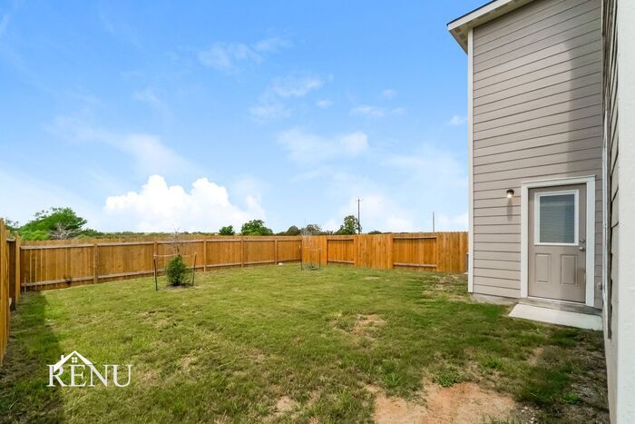 Building Photo - 11022 Yonder Flts